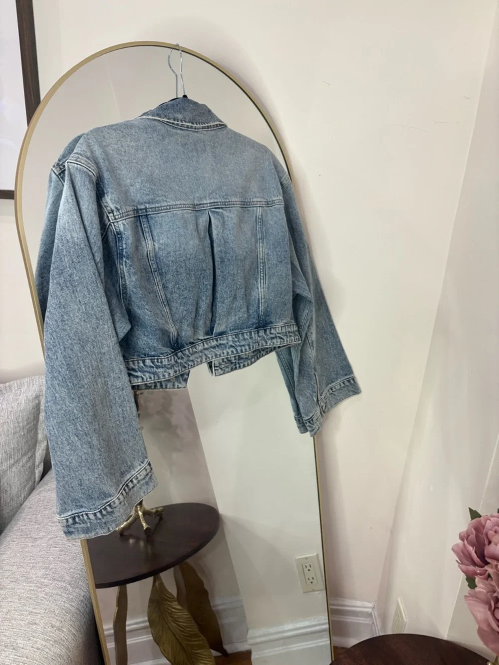 NWT EXPRESS Cropped Light Wash Denim Jacket WITH WIDE SLEEVES - Picture 6 of 7
